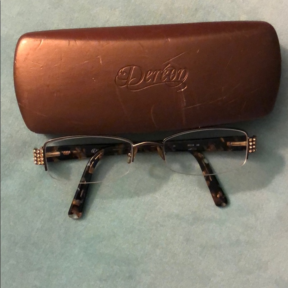 Beyoncé House of Deréon frames and case